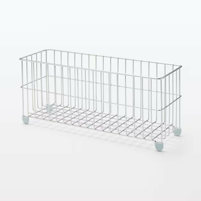 床に置く場合は、別売りのステンレスバスケット用のシリコーン脚が取り付けられます