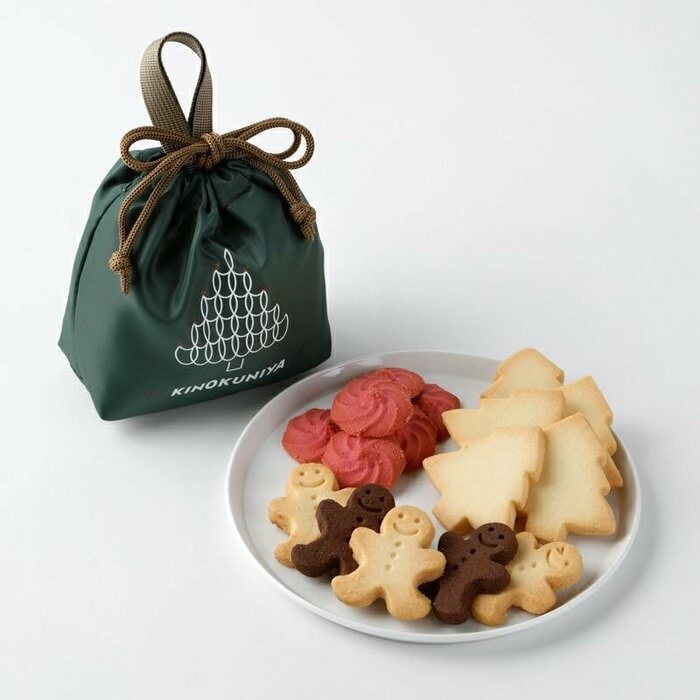 お菓子に加えて巾着がついてくるのは非常にお得ですね