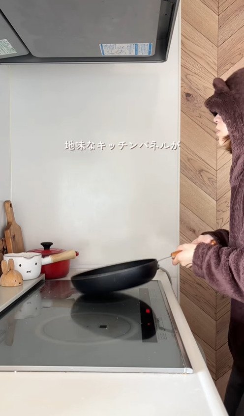 「レトロ可愛い！」地味なキッチン→ 「気分が上がる」DIYで大変身！おしゃれすぎる北欧リメイクに大反響
