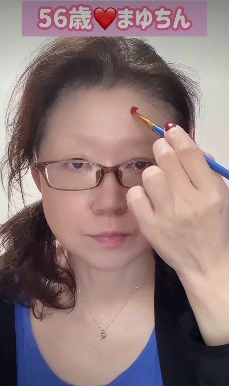 56歳がTikTokで流行の「我愛羅メイク」に挑戦！約1万回再生超“変身メイク動画”の完成形に「1番似合ってると思う」と反響続々