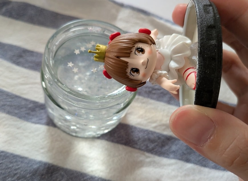 水は容器いっぱいまで入れます