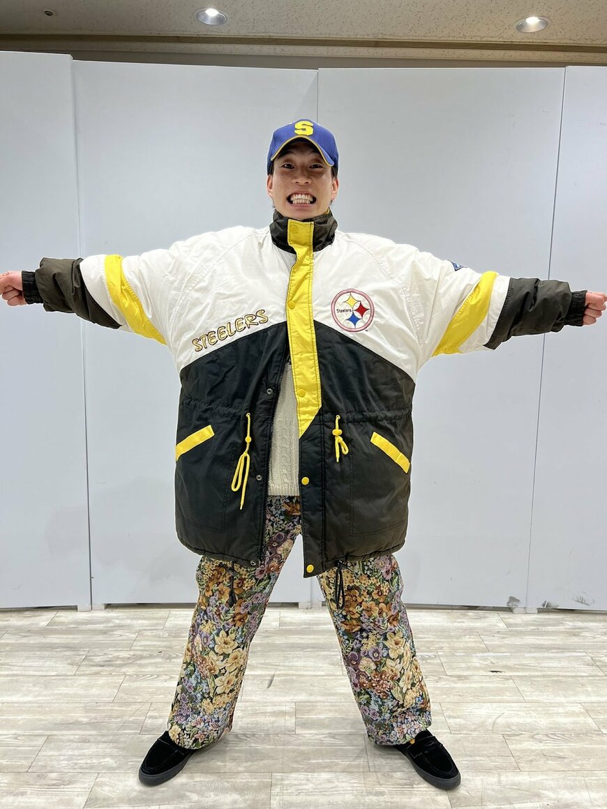 アウターを着る久保バトル泰志さん