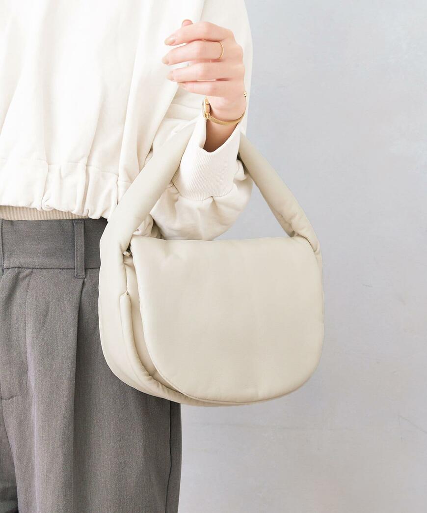 3COINS、レザー調パファーハンドバッグ画像