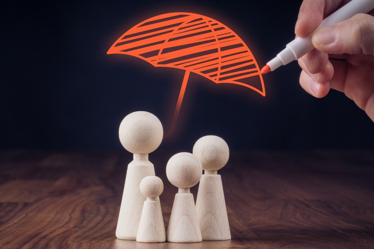 「定期保険vs終身保険」どちらを選ぶ？メリット・デメリットと選び方のポイントを解説 わが家に合った保険選びとは LIMO くらしとお金