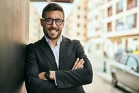 世帯年収1000万円以上は12.6％…では「貯蓄」や「負債」はどれくらいあるのか？