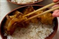 【息子＆夫弁当】タレがたっぷり絡んだ「豚の生姜焼き」　豚肉を「三つ折りにする工夫」にも注目