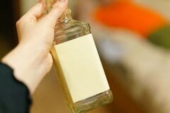 「昼からウイスキー？」昼休憩中の社内で誤解された持ち物　予想外の正体に「たしかにそう見えるかも」
