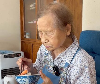 【95歳の長寿飯】元気なおばあちゃんが作るボリューム満点の朝食に称賛の声「理想の朝食です」