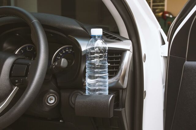 車の「ドリンクホルダー」にプリンを入れたら… ぴったりはまって取り出せない緊急事態に反響
