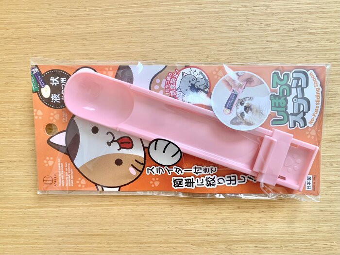 今回ダイソーで購入したのは、税込110円の「しぼってスプーン」