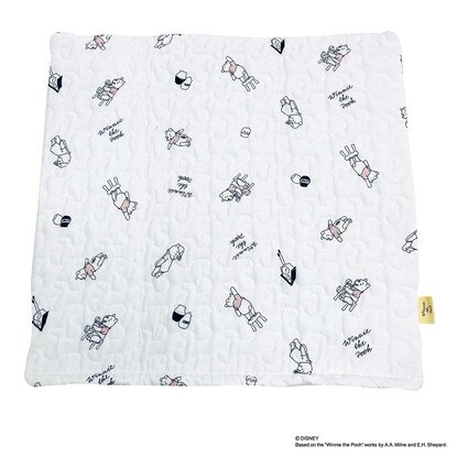 かわいいプーさんが散りばめられていて、子どもから大人まで癒されるデザイン