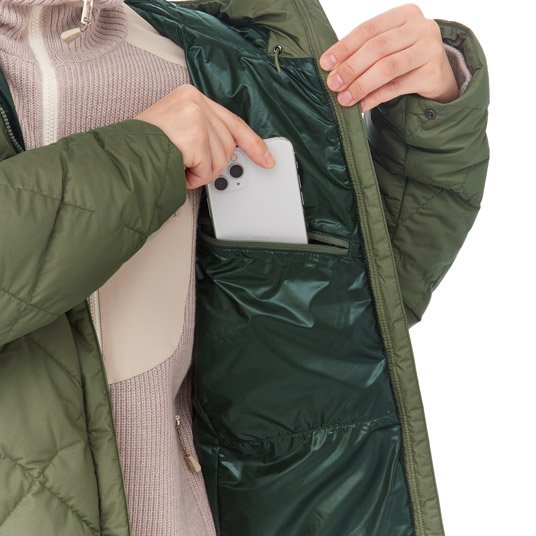 どんな服装とも合わせやすい一着