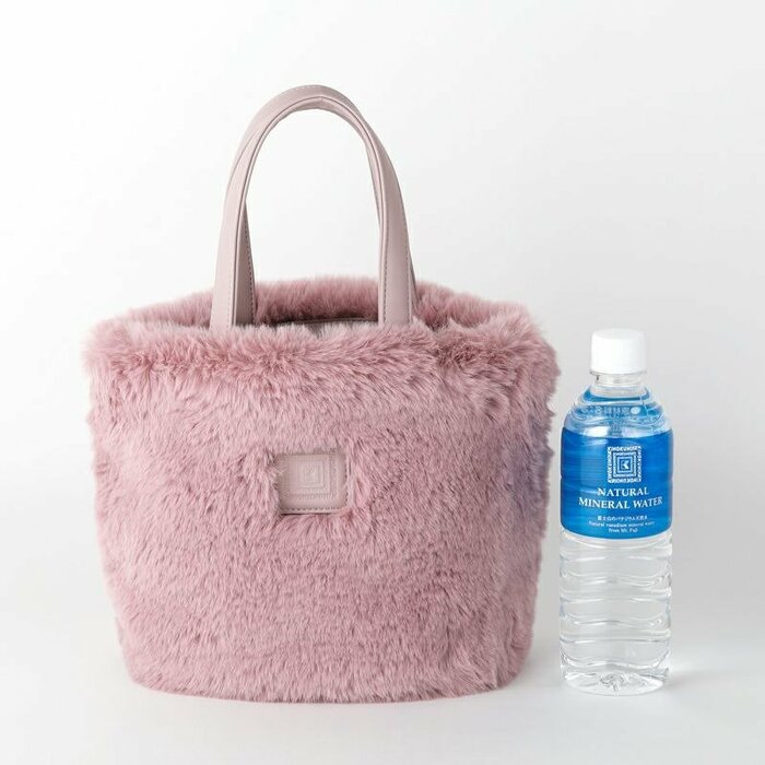 ペットボトルも入る絶妙なサイズ感