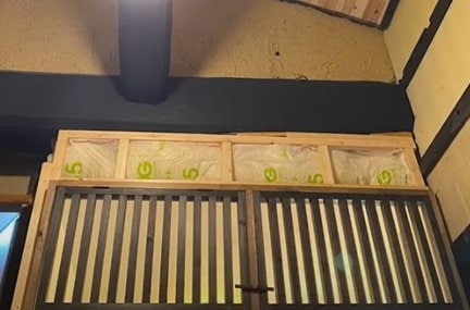 「お見事です」築100年超の古民家「洗面所」を…冬の隙間風に備えて〈家族でセルフリフォーム〉→仕上がりに反響続々