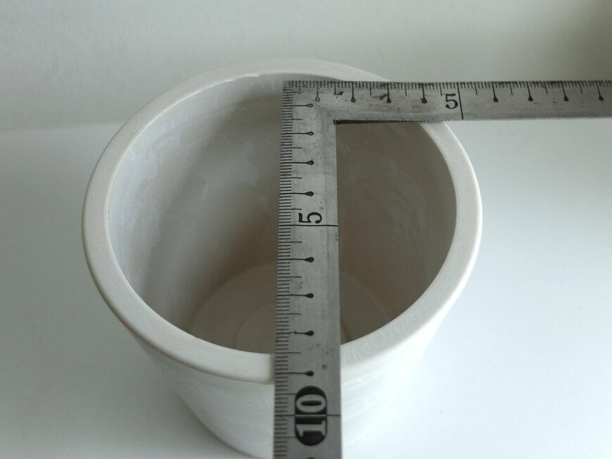 筆者撮影／セリア、ストーン風プランター