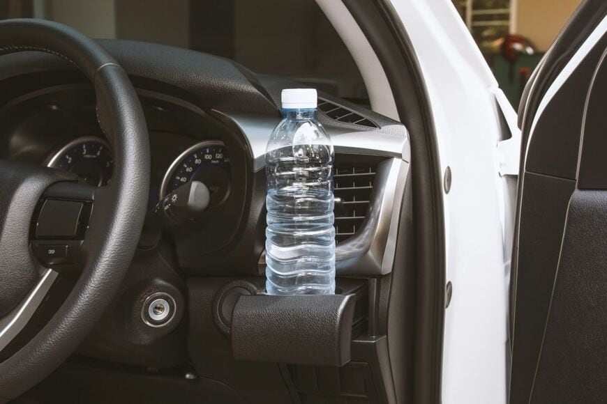 車の「ドリンクホルダー」にプリンを入れたら…　ぴったりはまって取り出せない緊急事態に反響