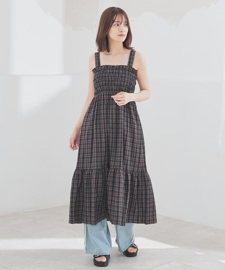 出所：ハニーズ公式　シャーリングワンピース