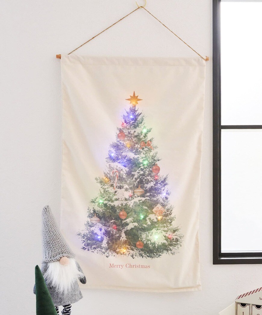 出所：パルグループ公式ファッション通販サイト 3COINS 【WEB限定】光るタペストリー 