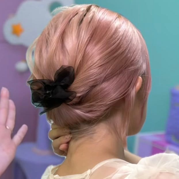【2分で完成】ヘアゴム2本&クリップ1つで作る「ボブの和風まとめ髪」くるりんぱで毛先を隠す上品な和装向けヘアアレンジ