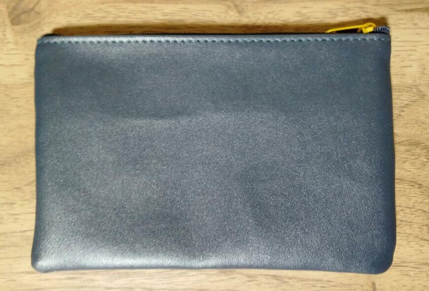 筆者撮影（セリア、フラットポーチ ウィリアム・モリスデザイン）