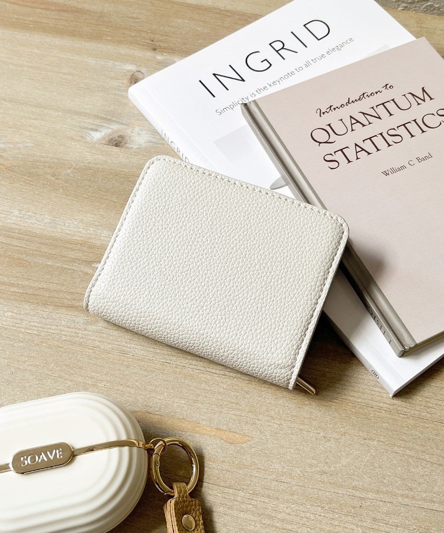 3COINS公式　カードケースの画像