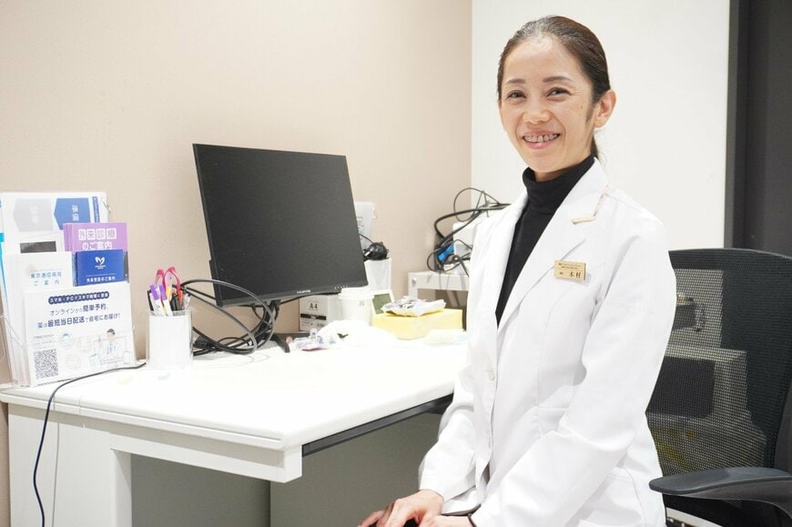 白衣を着た女性の写真