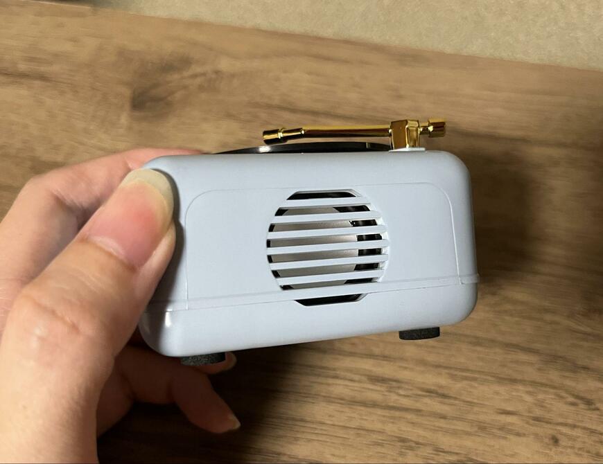 ダイソー、レトロスピーカー(レコードプレーヤー型)画像