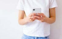 小学生息子のiPadを充電した父が「突然大笑い」　家族愛あふれる「ロック画面」にホッコリ