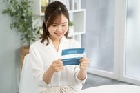 元銀行営業員が見た「お金の預け方が上手な人」の特徴3選。預金金利は引き上げの動き