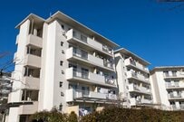 【都営住宅】倍率約180倍の区も！新宿区、墨田区、江東区の都営住宅定期募集抽選倍率（単身者向）はどのくらい？どんな間取り？