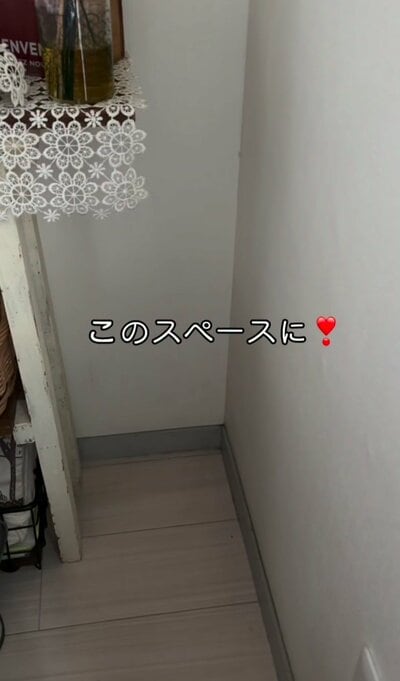 変身前の棚と壁の隙間