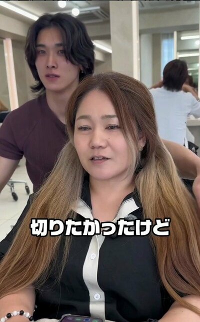 毛先に明るさのあるロングで、重さが目立っていた来店時の様子