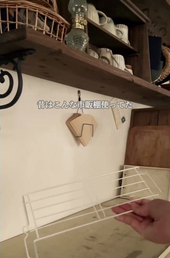 市販のラックが合わず杉材で自作！ ぴったりサイズの「コの字ラック」に「シンデレラフィット」の声