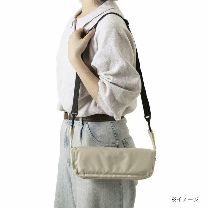 バッグのように肩から下げて移動できます