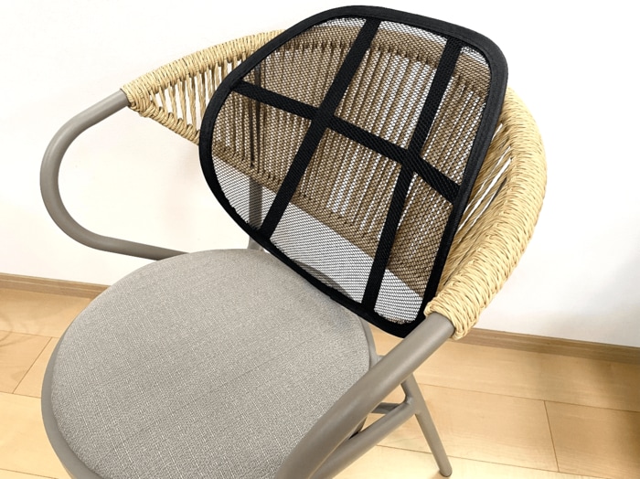 背もたれが広いタイプは、ゴムが浮いてきてしまい取りつけられませんでした