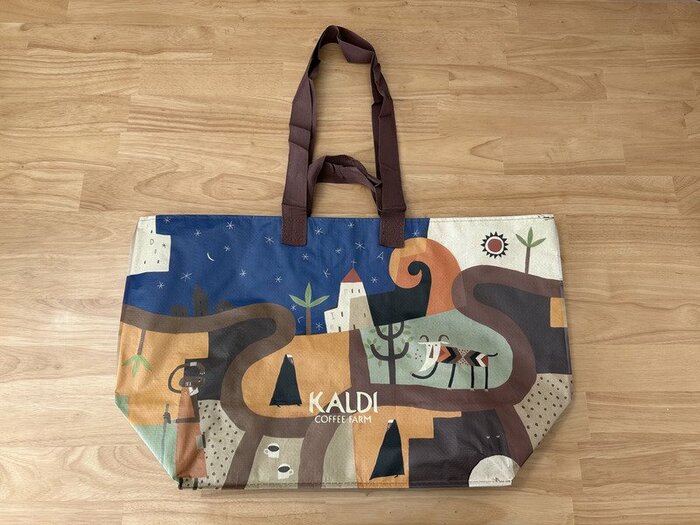 「カルディ伝説」の柄が全面に!かわいいエコバッグ