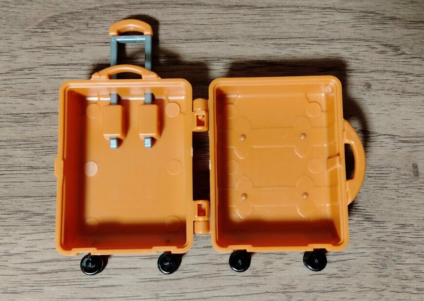 筆者撮影（セリア、ミニチュア キャリーケース）