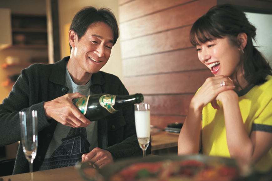 出所：株式会社光文社「『STORY』２月号には、吉田栄作さん・内山理名さんがご夫婦で初登場！ 「100万円」という金額がテーマのファッション大特集も」