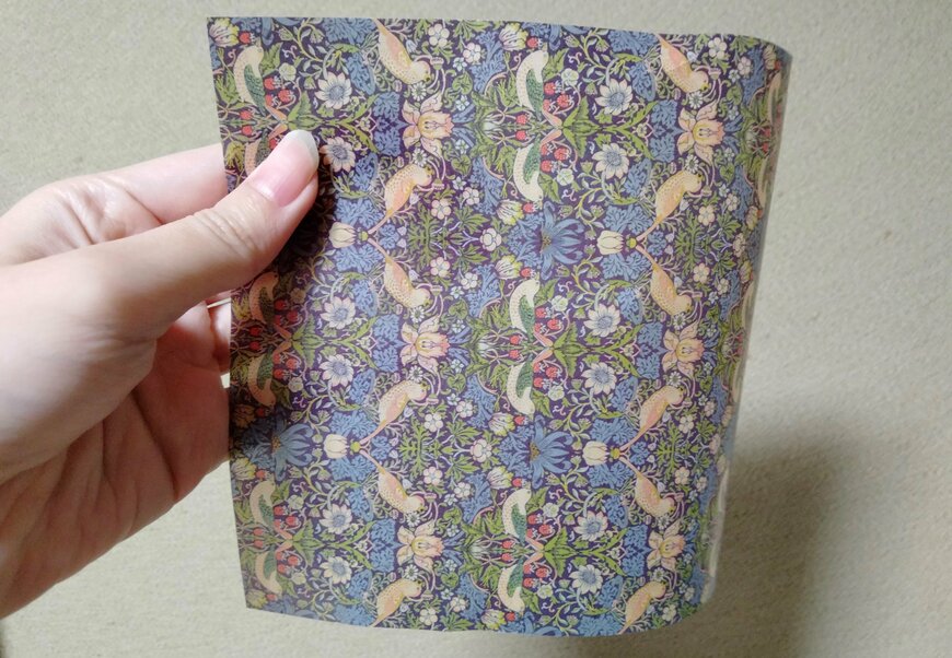 筆者撮影（セリア、ワックスペーパー S 26P ウィリアム・モリス）