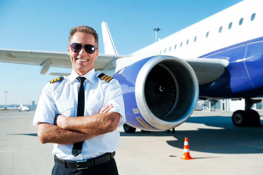 航空機操縦士（パイロット）の平均年収はいくら？年代や男女別にチェック