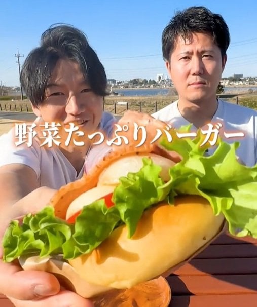 野菜たっぷり！かぶバーガーが食べられる「道の駅しょうなん」