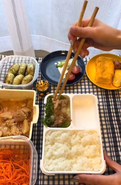 ご飯を詰めたら、メインの「生姜焼き」