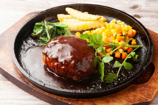 市川團十郎が舞台前の食事を披露！ゴーヤやスプラウトなど野菜たっぷりの食卓に注目