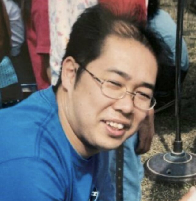 「日焼けしてスキンヘッドにした」30代後半から約20年　男性のビフォアフに「こんな変われるんだ」
