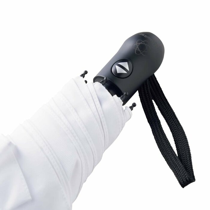 持ち手部分にあるボタンを押すだけで傘がパッと広がります