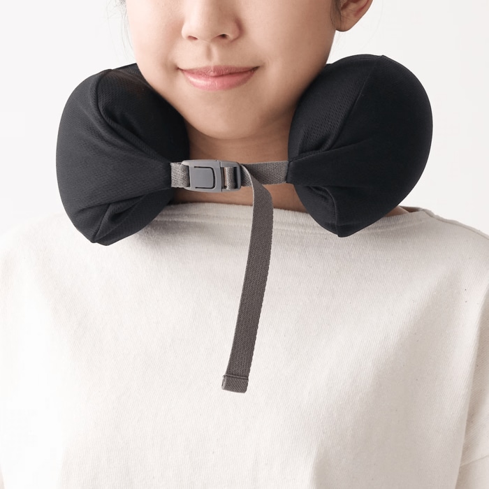 微粒子ビーズが体にフィットするネッククッション