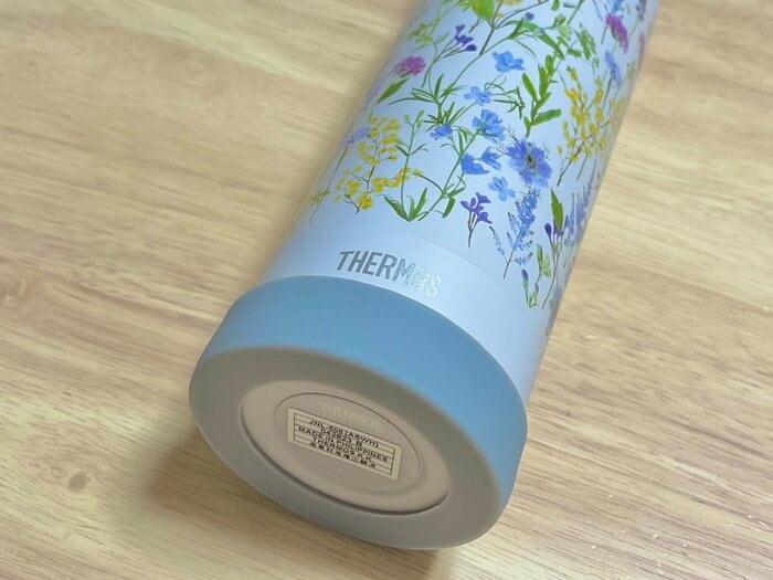 グレーの水筒に、グレーの底カバーがマッチ！