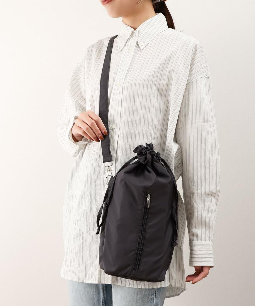 出所：パルグループ公式ファッション通販サイト 3COINS ティッシュケースバッグ