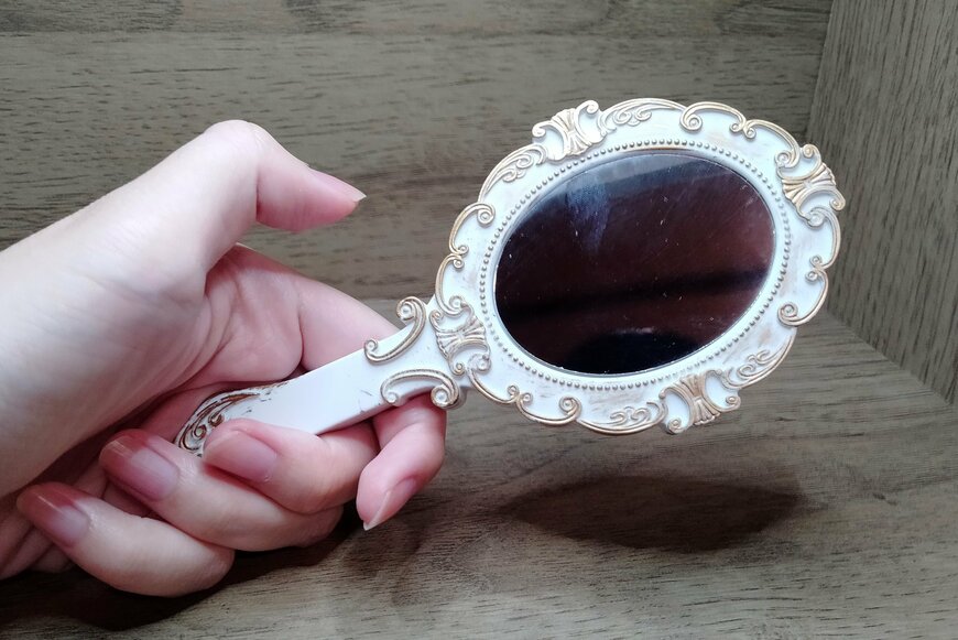 筆者撮影（セリア、インテリアオブジェ ミラー）