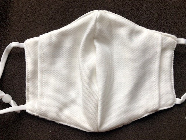 『抗菌　洗えてくり返し使える　ニットマスク』の中（筆者撮影）